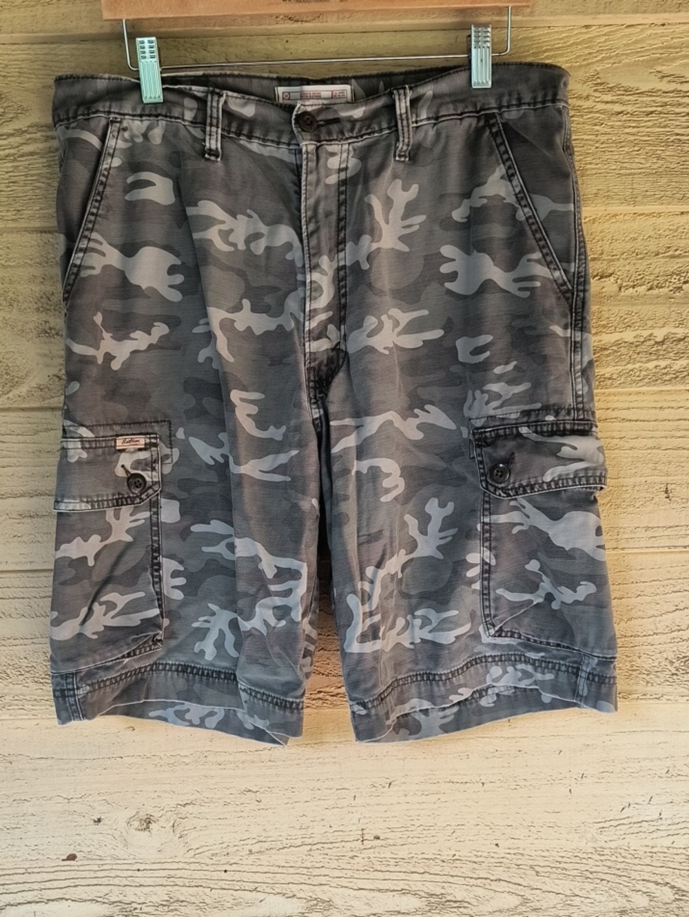 Levi Strauss Mens Camo Cargo Shorts
